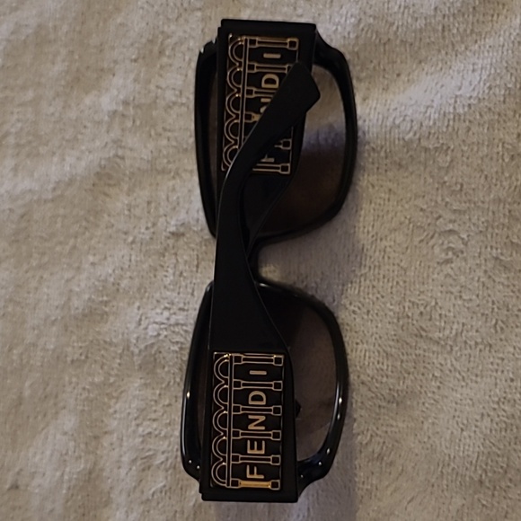 Fendi sunglasses 👓 - Picture 2 of 6